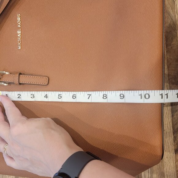 MICHAEL KORS JET SET TRAVEL TOTE in ACORN Brown Leather - Picture 14 of 17